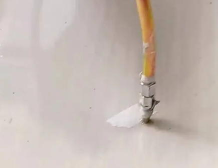 景东瓷砖空鼓维修公司专业解答在瓷砖铺贴过程中，如果使用的砂料过粗（如全部使用了粗砂），可能会导致以下问题
